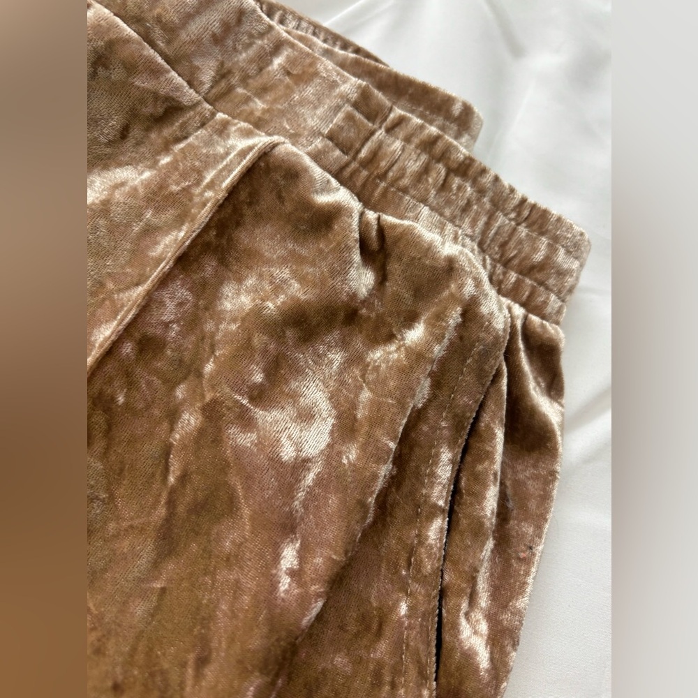 Serra Champagne Velvet Wide Leg Pants, 8-10. - Picture 2 of 6